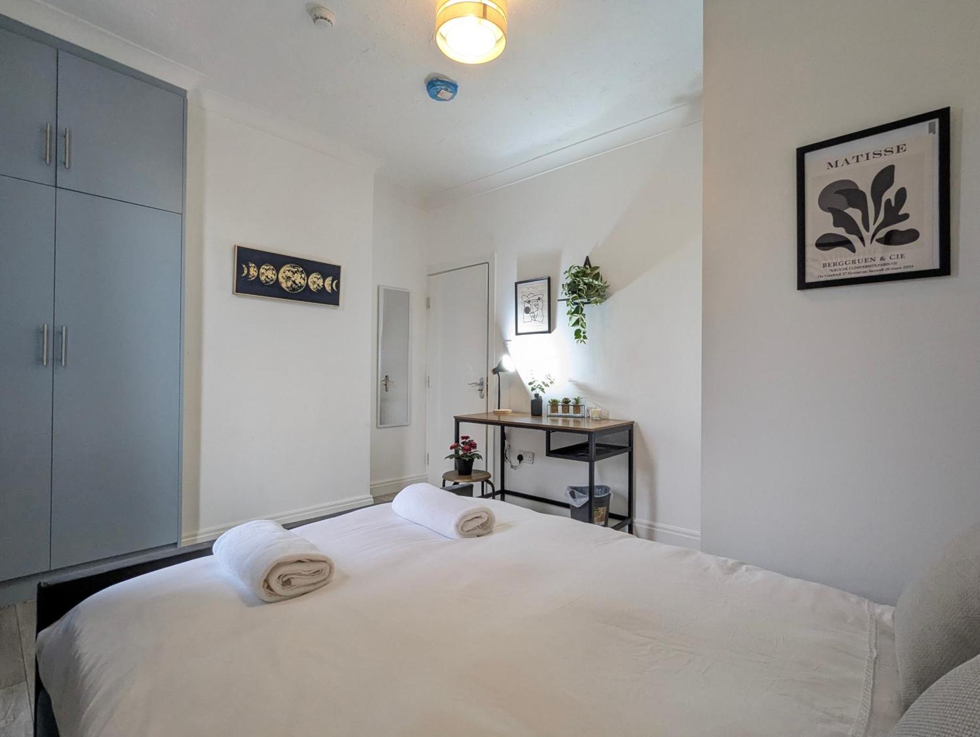 Modern Double W Private Bath & Free Parking * York