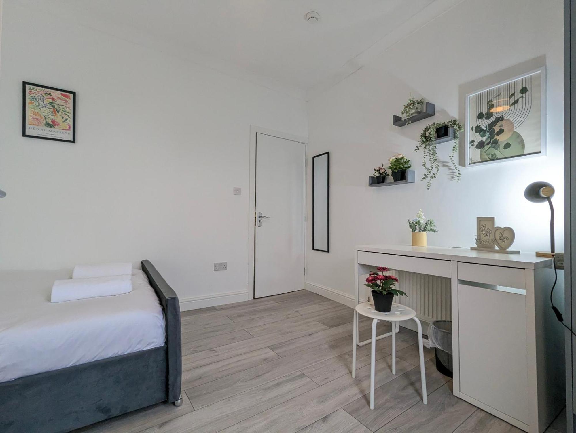 Vakantiehuis Modern Double W Private Bath & Free Parking