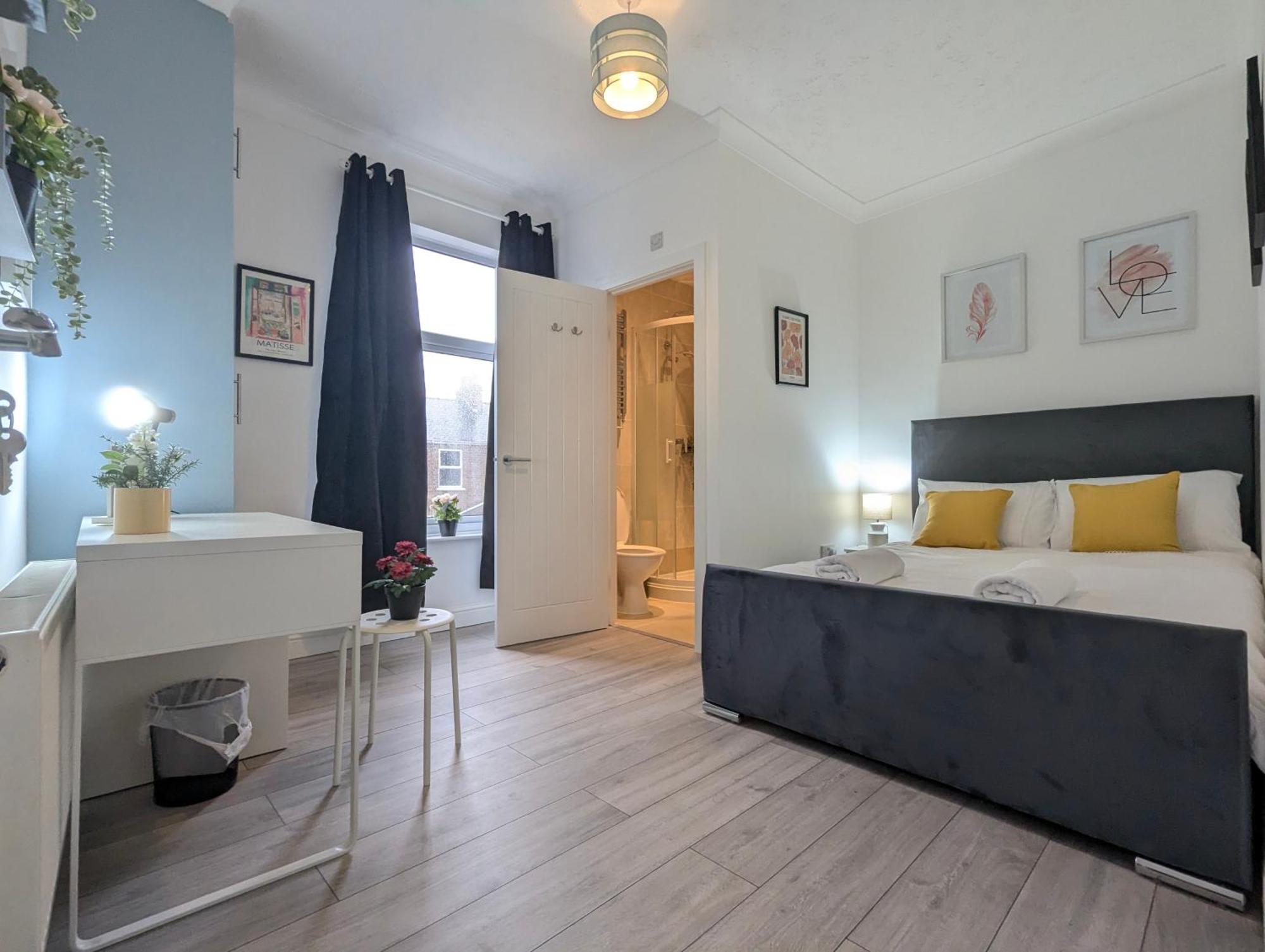 Modern Double W Private Bath & Free Parking *