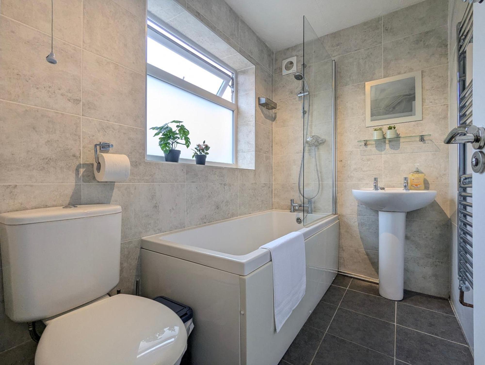 Modern Double W Private Bath & Free Parking Vakantiehuis *