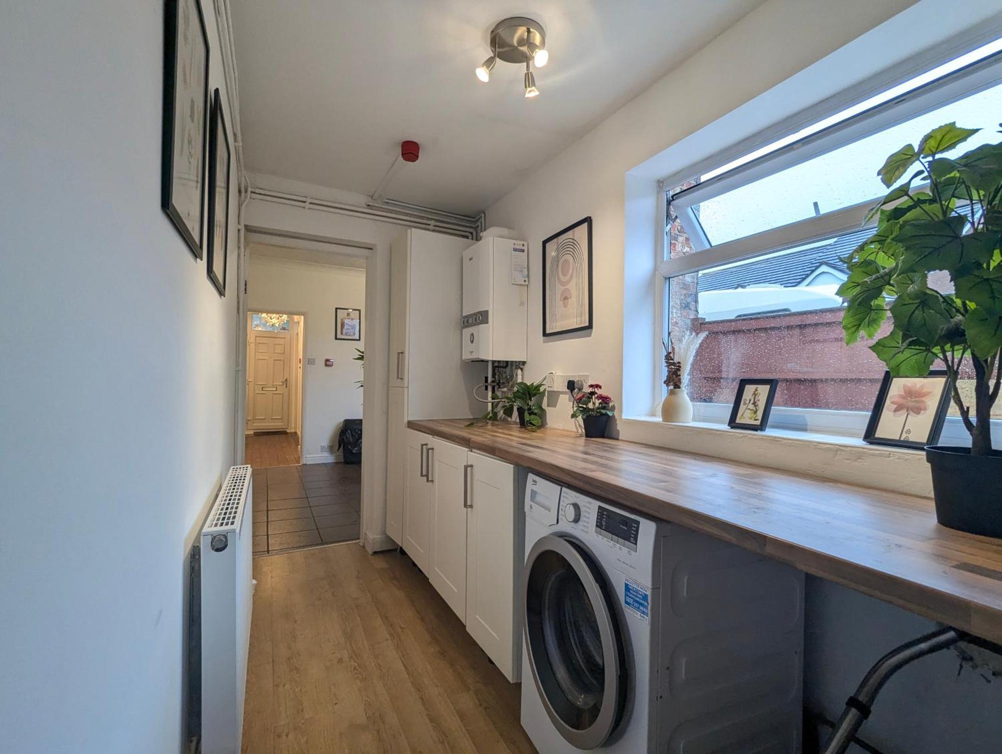 Modern Double W Private Bath & Free Parking *