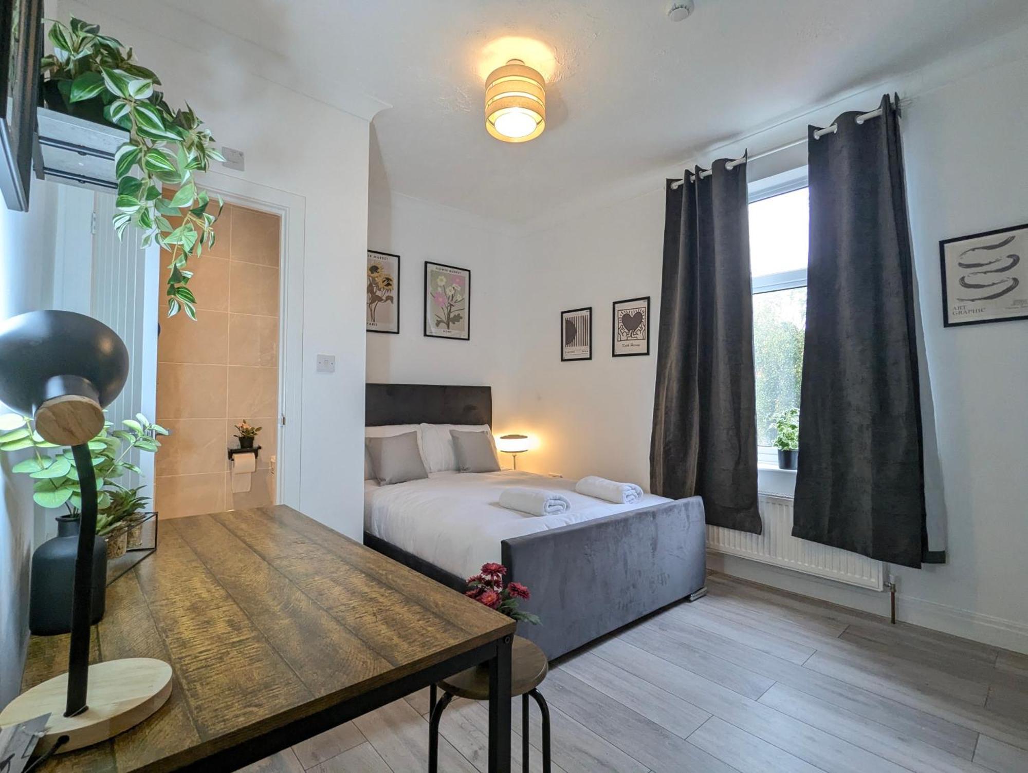 Modern Double W Private Bath & Free Parking * York