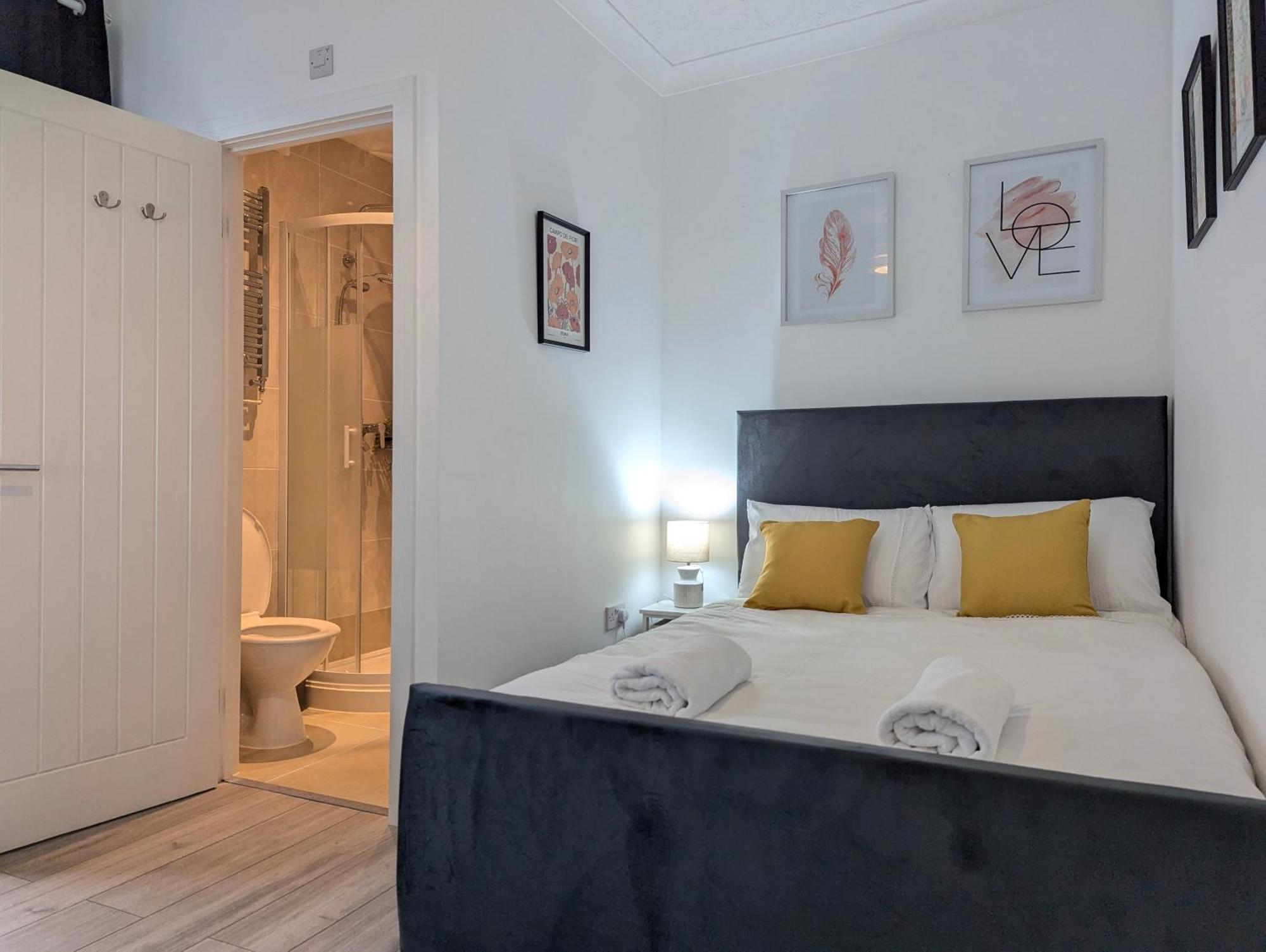 Modern Double W Private Bath & Free Parking *